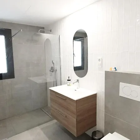 A2502 Sky Hill Modern 3-bedroom In نيرخا