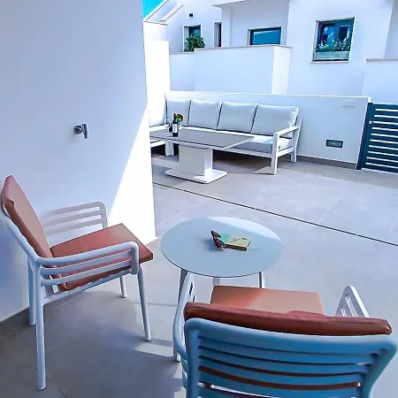 A2502 Sky Hill Modern 3-bedroom In